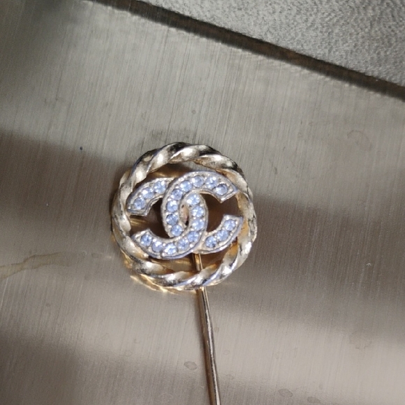 SALE! Auth CHANEL Coco Gold Crystal Lapel Pin Brooch W Crystal Details & Box - Picture 2 of 9